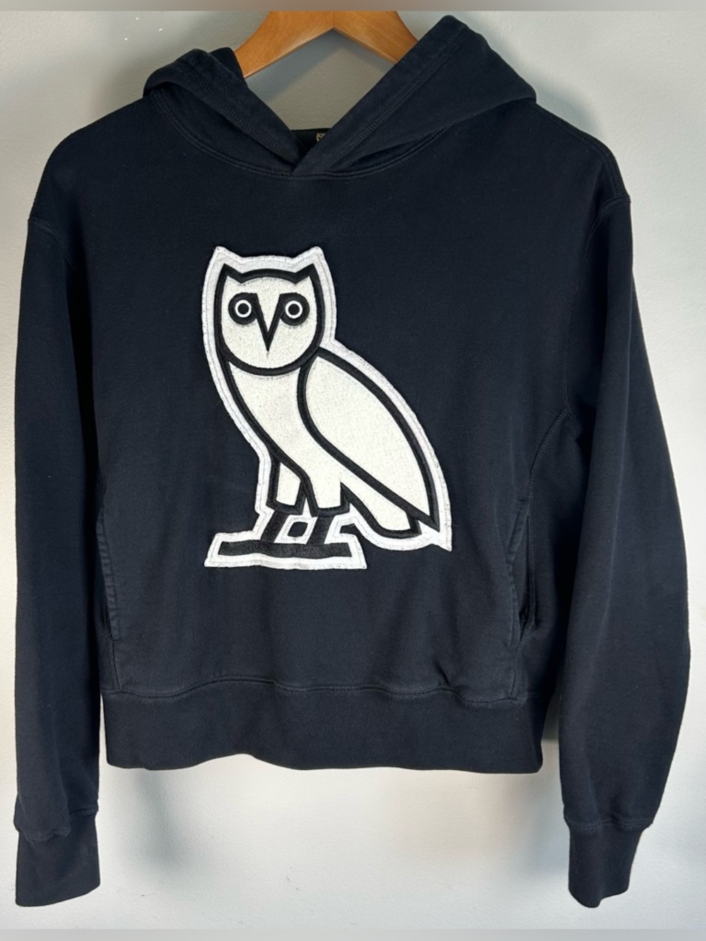 OVO Chenille Womenβs Pullover Hoodie Size M Embroidered Owl Logo Pockets EUC